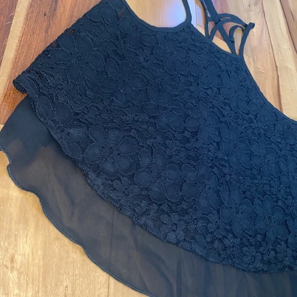 NWOT - HOLLISTER HIGH NECK CRISS CROSS FLORAL SHEER BACK BLOUSE - SIZE XS - Picture 3 of 8